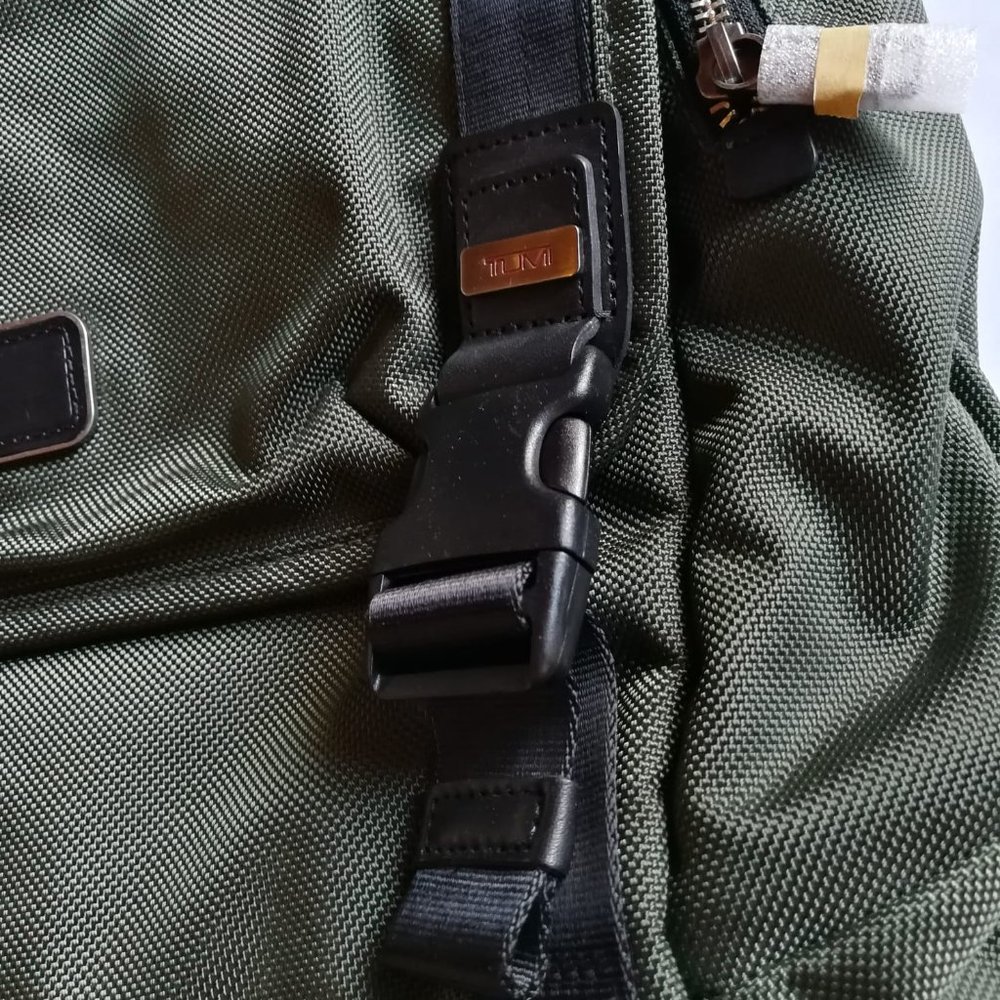 Tumi Alpha Bravo Benning Deluxe Messenger - Green & Orange - Picture 10 of 10